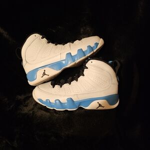 Size 6y- 287. Jordan 9 retro powder blue